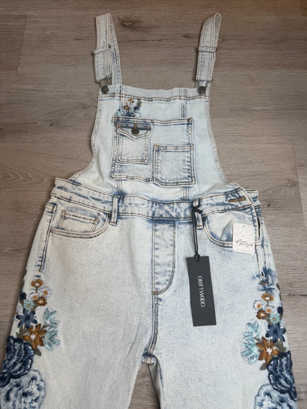 NWT Driftwood Farrah Floral Embroidered Flare Overalls L - Free People - Picture 4 of 10